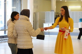 Раздача листовок и флаеров 